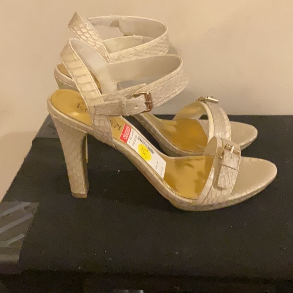 Ralph Lauren snake skin heels size 8.5 women